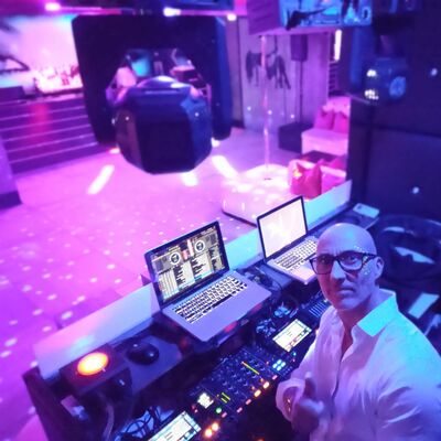 Dj Kriss Darry  Podcast Deephouse , Club, Latino & Mashup