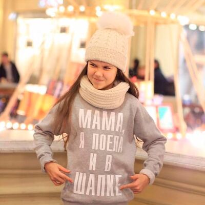 Мама, я поела и в шапке