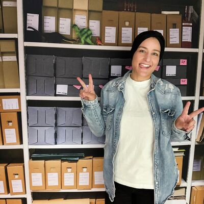 Nora Akachar, theatermaker en presentator: 'Mijn ouders komen niet naar mijn voorstellingen, dat respecteer ik'