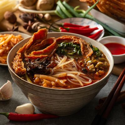 十四： 螺蛳(sī)粉热干面，糖炒板栗洋芋花