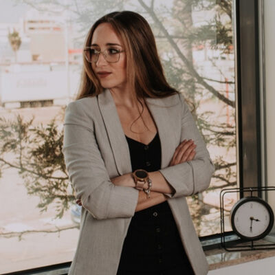 Ep 282: Banderas rojas psicológicas al perder peso, gordofobia, relevancia del físico y más. Con Laura Gares