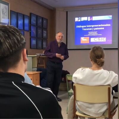 Más cerca - Científicos veteranos del CSIC intercambian experiencias con jóvenes estudiantes - 25/06/225