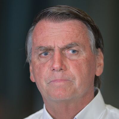 A poucas semanas de ser um cidadão comum, Bolsonaro sinaliza recuo contra Judiciário