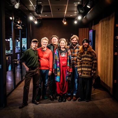 Afl. 43 - Silvia Fledderus; Muzikant, kunstenaar, Taxichauffeur, Theoloog, Geestelijk Verzorger, Schrijver, Organisator en Noorderling