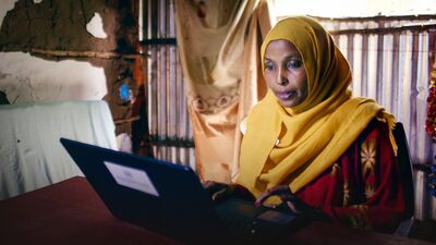 Un camino hacia la educación superior y el empleo para los refugiados | Chrystina Russell