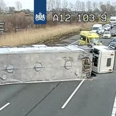 Vrachtwagen gekanteld! Wat nu?