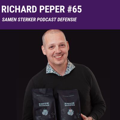 Richard Peper #65: Koffie is het ultieme middel om ‘het echte’ gesprek aan te gaan. Hoe vaak stel jij de vraag aan je (militaire)collega; hoe gaat het nu echt met je?