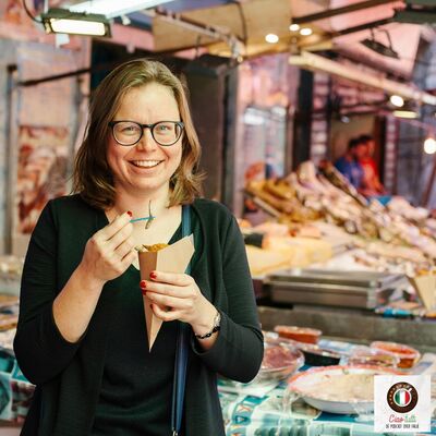 Siciliaans street food op de markt in Palermo