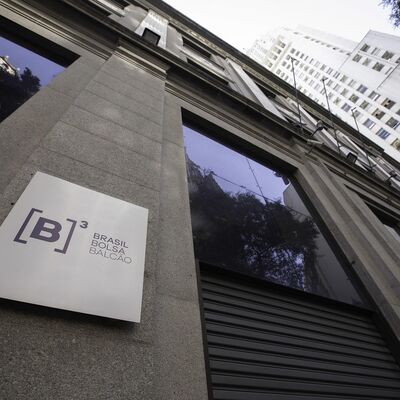 Ibovespa fecha no azul embalado em mais um dia de otimismo das bolsas americanas