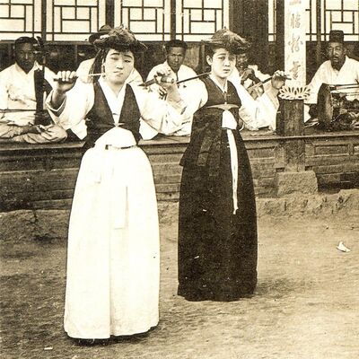 GANGNAM BEAUTY & SPARKLING HEART EMPIRE