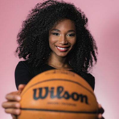 Arielle Chambers | The Woman Behind @HighlightHER