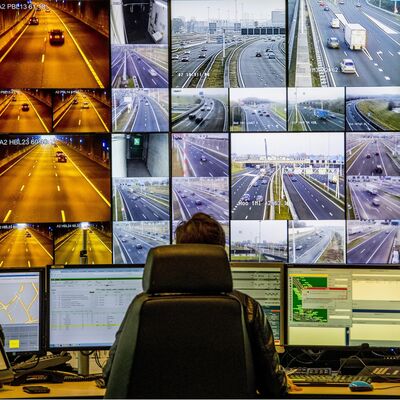 #13 Rijkswaterstaat kijkt naar ons