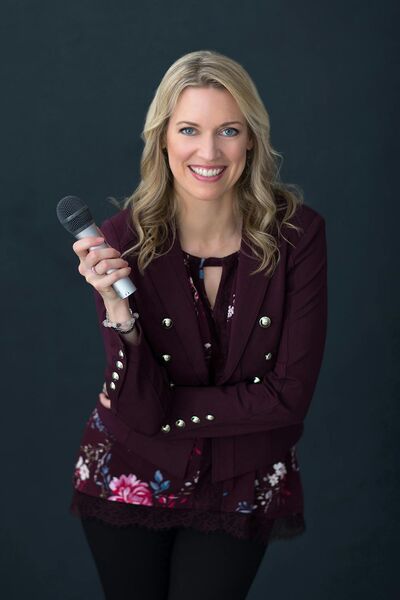 1098: LuAnn Featured: Speaking Your Brand: Creating and Preparing for a Keynote Presentation with LuAnn Nigara [Coaching]