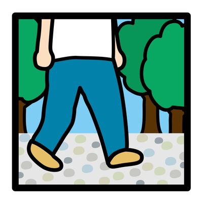 玉砂利の参道を歩く – The approach to the shrine