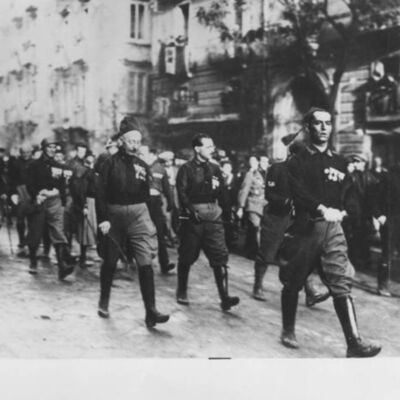 #476 - I rapporti malsani tra la borghesia e le camicie nere