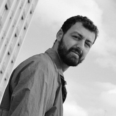 #153 Roman Frayssinet : « C’est un objet trop mystique, une blague. C’est bizarre, c’est une suite de mots dans un timing, un ordre précis qui déclenche un réflexe très positif »
