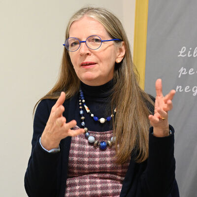 Mariapia Veladiano - L'enigma del consenso - Rinascimento Culturale Podcast