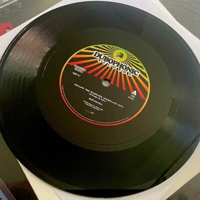 Dub Cmd & SistaSara - Follow The Bassline (7inch polyvinyl Dubplate Cut - limited to 30 copies)