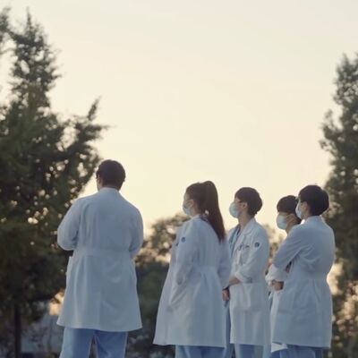 与e妈对话｜令人心动的offer医学季：他们凭什么成为你的医生？