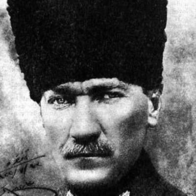 Mustafa Kemal Pasha Manusia Berhala