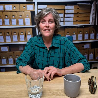 Sacha Bronwasser, schrijver: ‘Een roman schrijven was een typische midlife-beslissing’