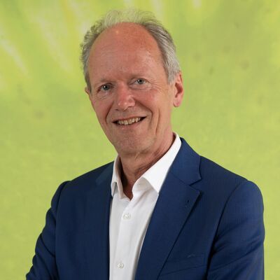 “Ik kom eigenlijk overal op een bijzonder moment binnen” – Een interview met oud-DG Bernard ter Haar.