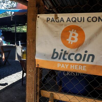 Perché i GOVERNI stanno ADOTTANDO BITCOIN come MONETA