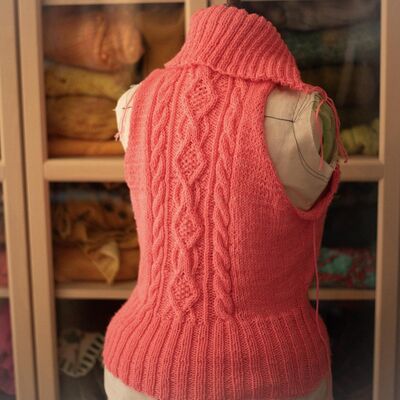 Cross-hemispheric- Episode 740- The Knitmore Girls