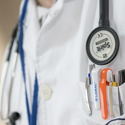 第一百零五集 急诊科医生是在救护车里工作吗？