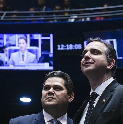 A um dia da eleição no Senado, Pacheco tem 'operação descolamento' de Alcolumbre