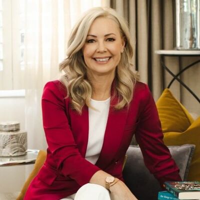 Meet Australian Author , Publicist and Media Journalist - Nicole Webb