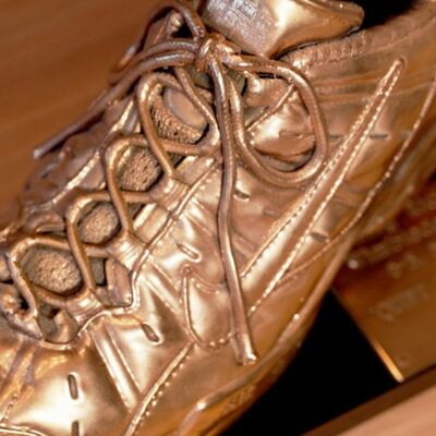 Over gouden Nikes en fluisteren in de players box