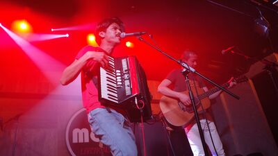 064. 真人秀、亚文化和五条人的夏天