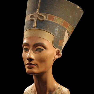 比埃及艷后還早一千年擁有權勢｜不僅是王后，娜芙蒂蒂更有可能是一位女法老｜人生賈心星