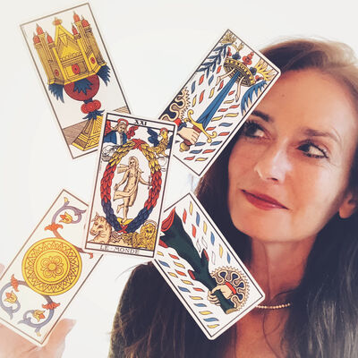 DIFFÉRENCES ENTRE ARCANES MAJEURS ET MINEURS DU TAROT