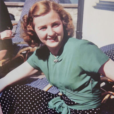 對希特勒一見鐘情，還因為爭風吃醋尋死兩次，在結束生命前，成為希特勒唯一的妻子｜伊娃·布朗｜人生賈心星