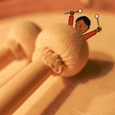 Mijn instrument #7 Roshan (11) speelt slagwerk