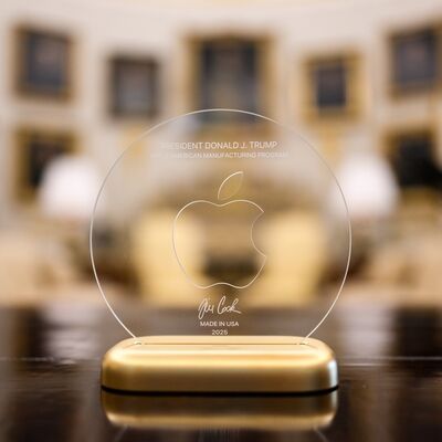 玻璃有硅，玉石也有硅，所以库克相当于送川普一座金座玉佛