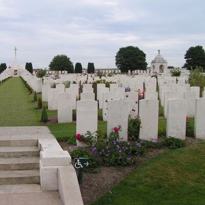 Más Allá de la Historia: "Cementerios de la primera y segunda guerra mundial"