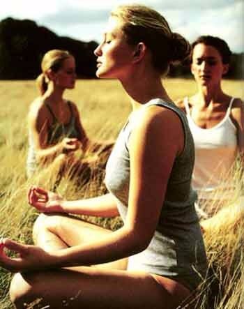 洗涤心灵舒缓压力的雨声-睡前静心音乐-微微