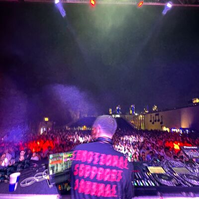 Live at Uniq Outdoor Istanbul 04.08.23