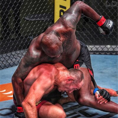 Lewis vs Oleinik, UFC Fight Night Vegas 6