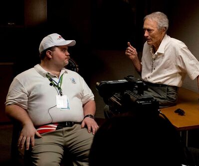 【艺瀚说·影评】小人物的英雄主义与迟到的真相