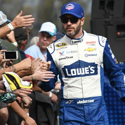 Chase race 7: Johnson dominates Martinsville