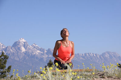 A YogaToday Quick Tip: Proper Spinal Flexion in Kundilini Yoga with Sarah Kline.