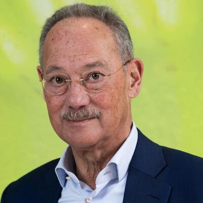 Meevoelen, meedenken en toch standvastig blijven. Een interview met Erry Stoové, voormalig bestuursvoorzitter van de Sociale Verzekeringsbank.