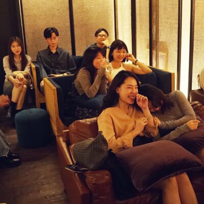 先當了 AV 翻譯，然後去跟韓國人結婚，最後成為了自己