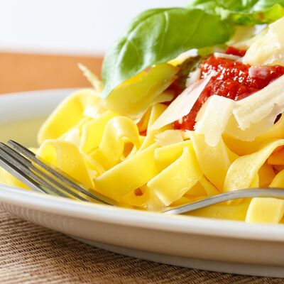 Si può mangiare la pasta a cena?