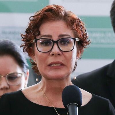 Moraes determina prisão preventiva, bloqueio de contas e redes de Carla Zambelli