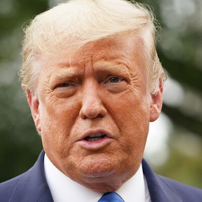 Velório de Ruth Ginsburg na Suprema Corte tem homenagens à juíza e vaias para Trump